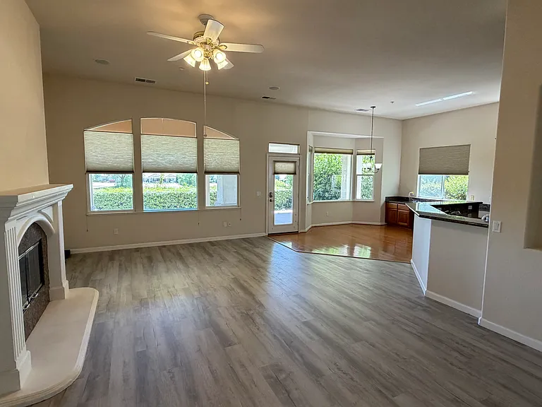 729 Richardson Dr — Photo 12