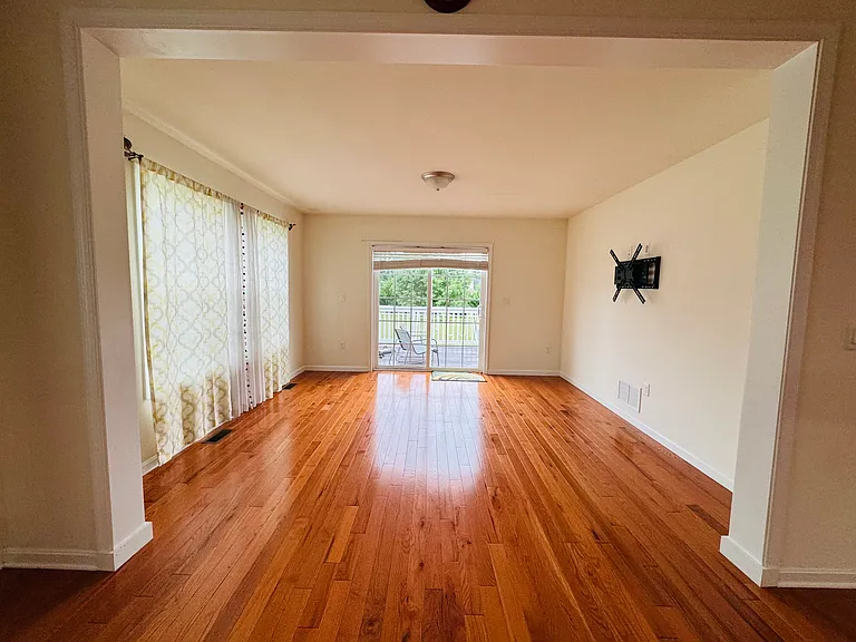 557 W Birdie Ln — Photo 4