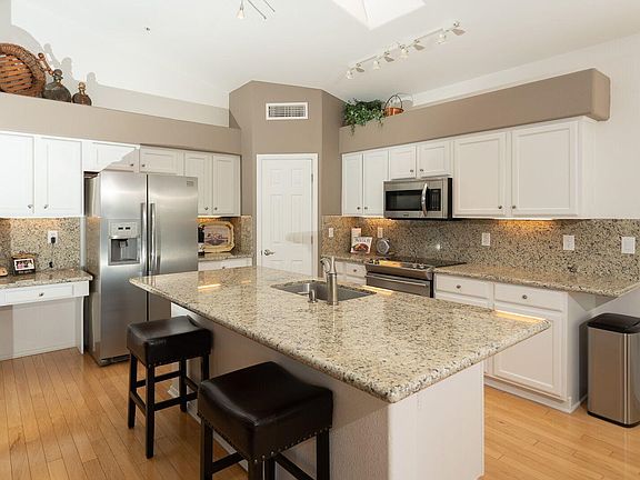 Light and Bright Kitchen