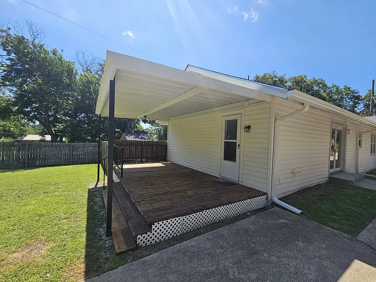 806 W Spring St — Photo 21