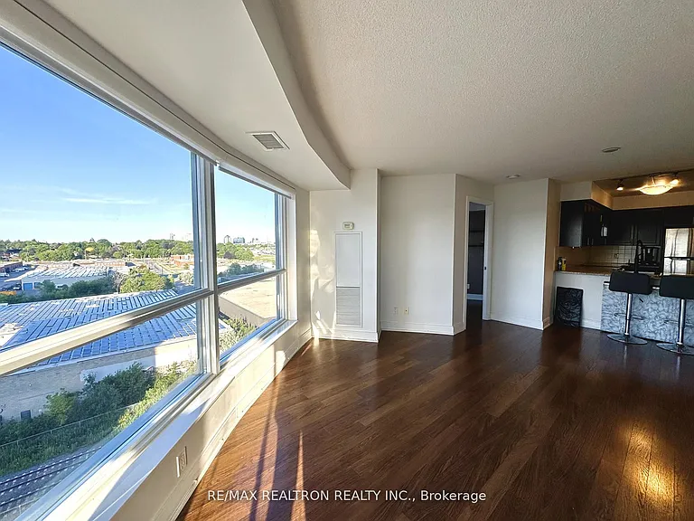 135 Village Green Sq #824 — Photo 8
