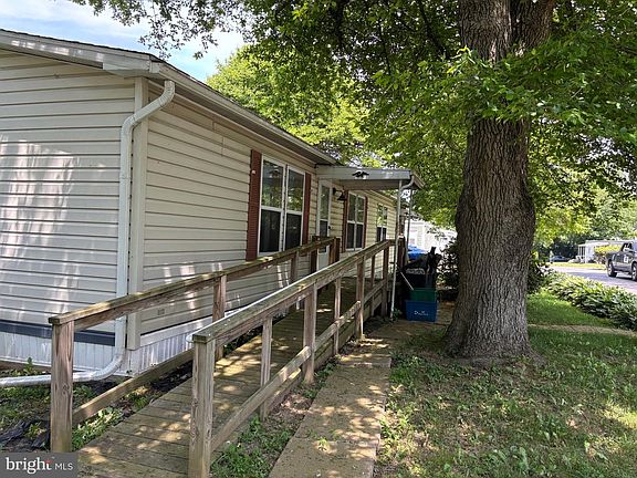 2nd image of 109 Azalea Cir
