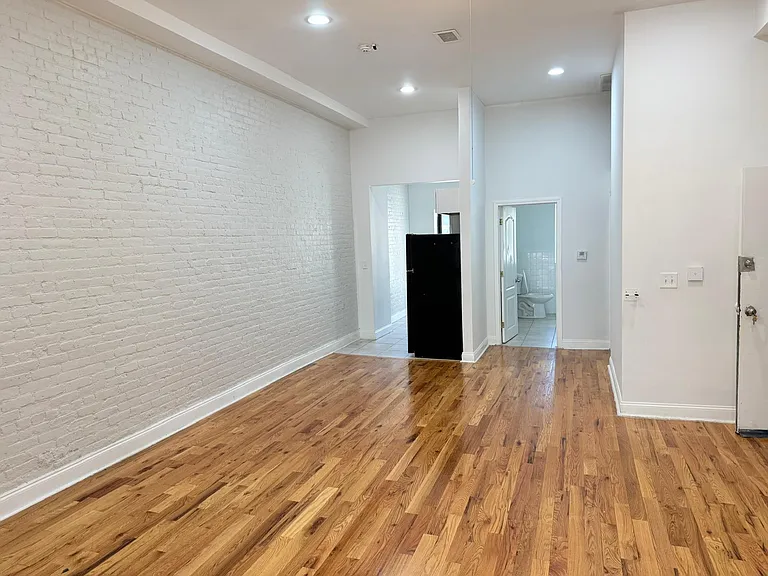 194 Market St #300 — Photo 4