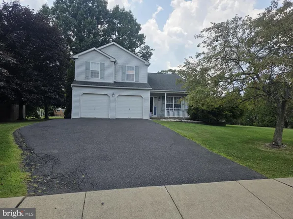 2 Live Oak Dr, Quakertown, PA 18951