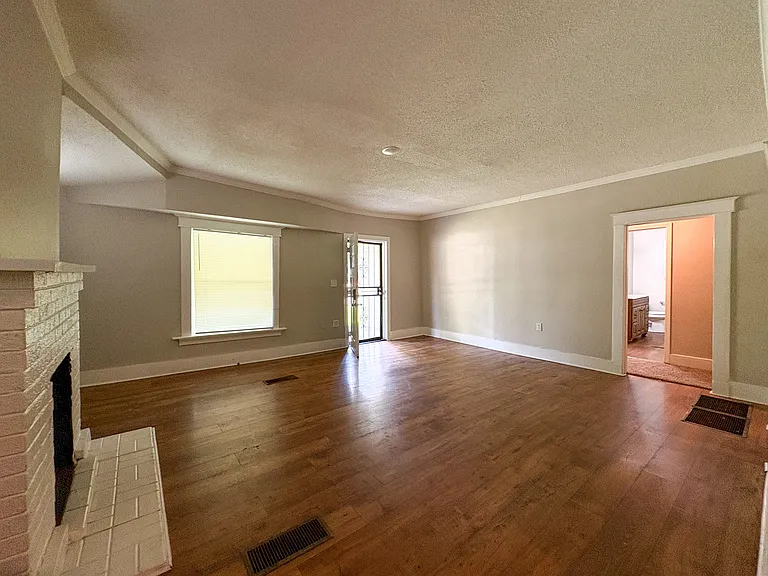 3488 Powell Ave — Photo 6