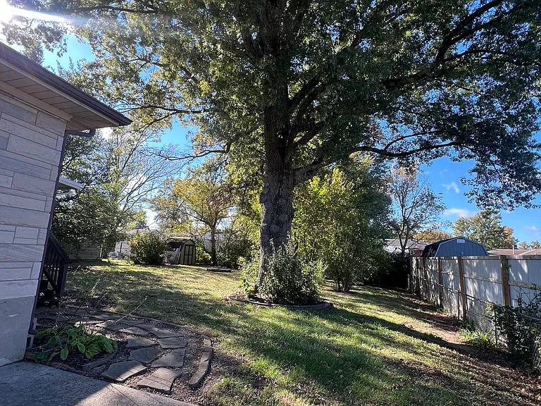 6012 Applegate Ln — Photo 2