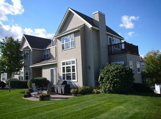 24 River Bend Pl, Chaska, MN 55318