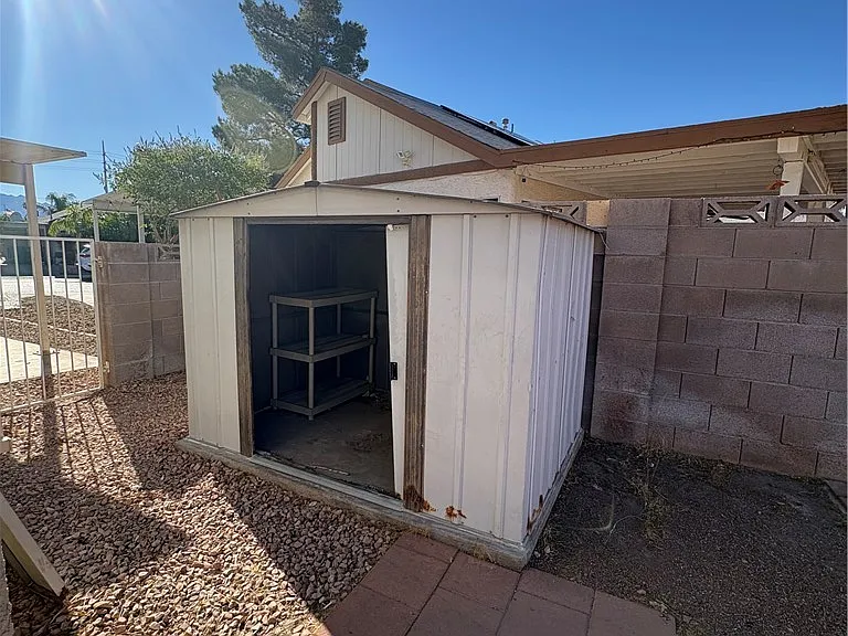 2004 Ullom Dr — Photo 11
