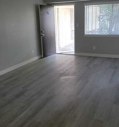 4th image of 530 S Normandie Ave APT 16