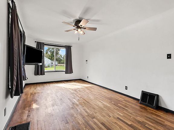 5th image of 4115 Goeglein Rd