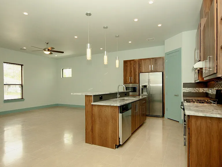 306 Franklin Blvd — Photo 7