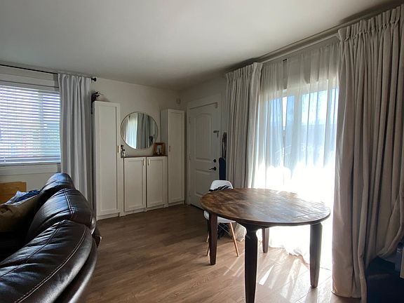 4th image of 4525 Castle Ln