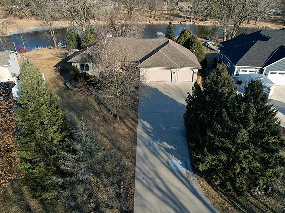 3rd image of 2080 Yahara Dr