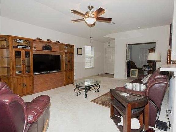 3rd image of 3739 Castle Rock Dr