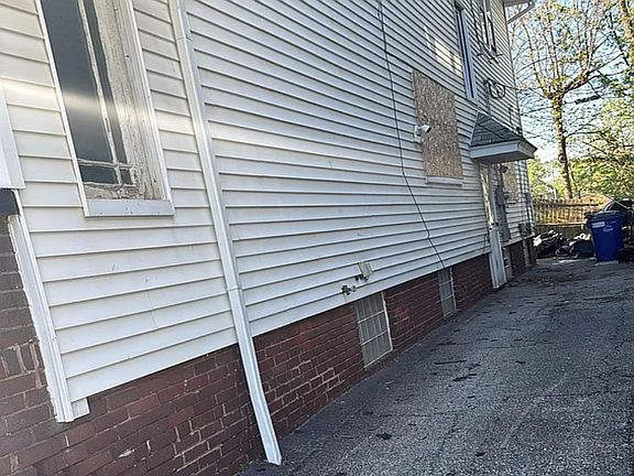 2nd image of 11701 Fairport Ave