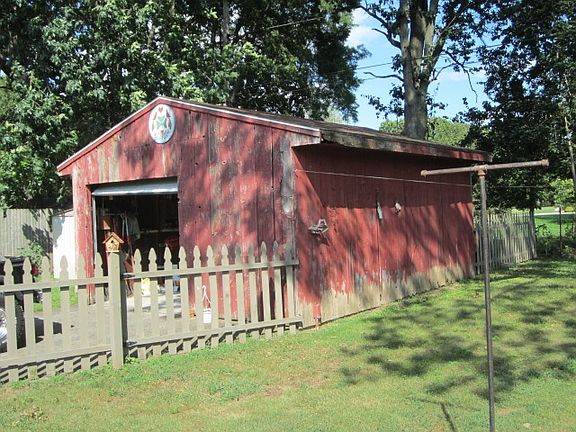 4th image of 56648 Old Orchard Ln