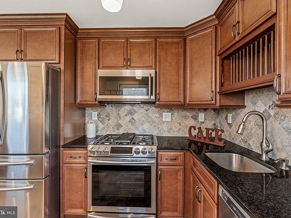 3rd image of 8272 Eden Ln