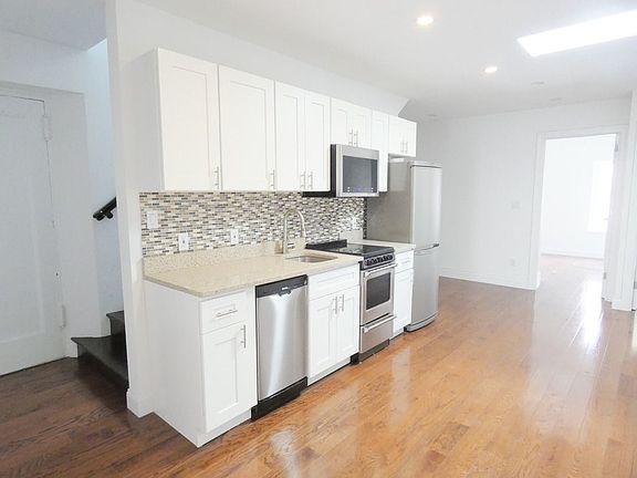 2nd image of 1146 2nd Ave APT C3