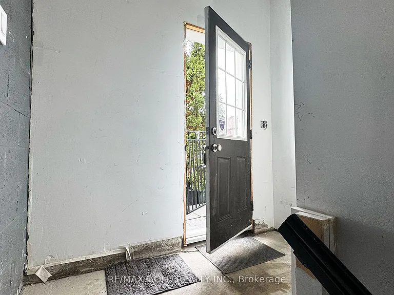 27 Dulverton Dr — Photo 4