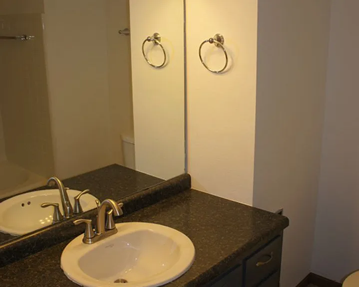 505 Midvale Ave — Photo 8
