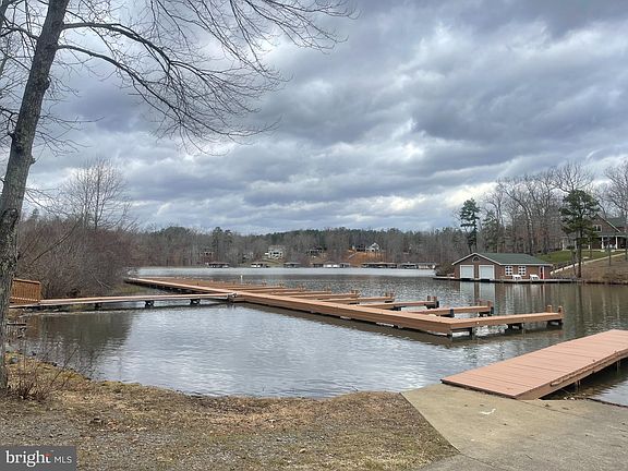3rd image of 83 Spruce Cir