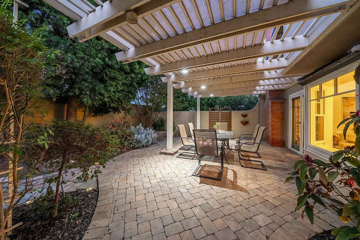 5 bed, 3.0 bath, 2666 sqft, $7,000 — Photo 2