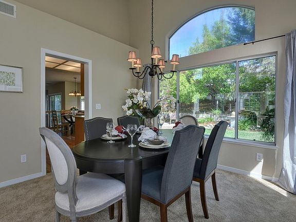 4th image of 137 Zinfandel Cir