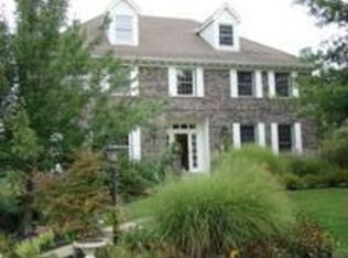 121 Saint Andrews Dr, Pittsburgh, PA 15205
