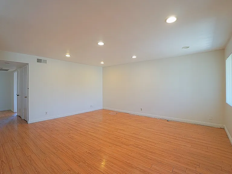 429 S New Ave #5 — Photo 3