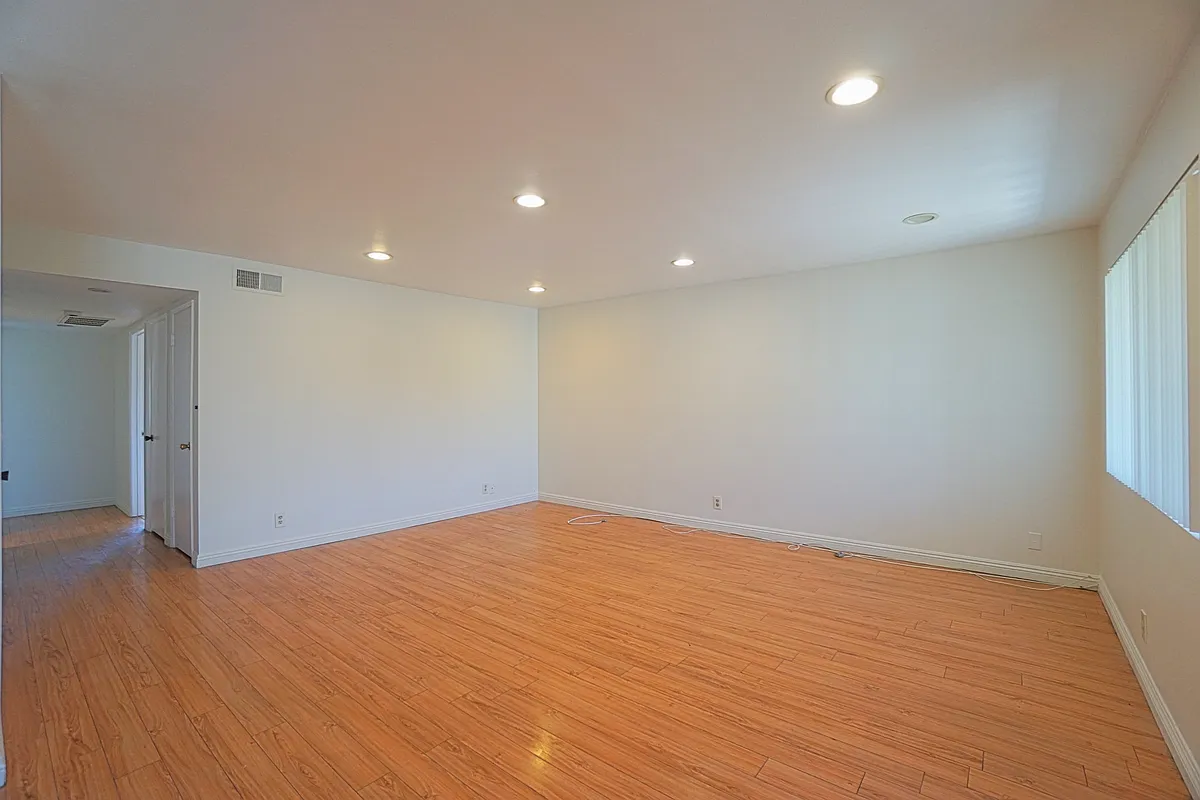 Building Photo - 429 S New Ave #5