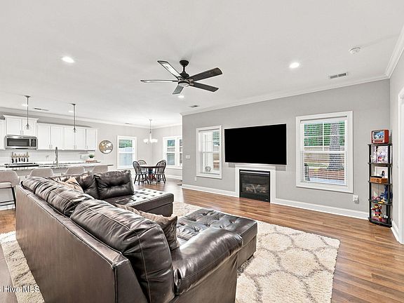 3rd image of 560 N Ridgecrest Street