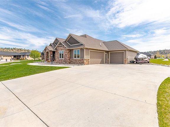 2nd image of 3929 Parkwood Dr