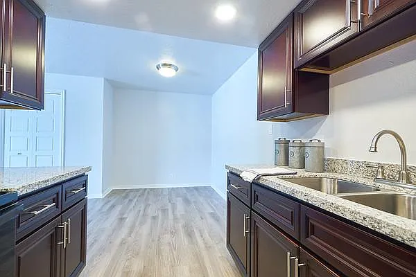 Willow Cove — Photo 3