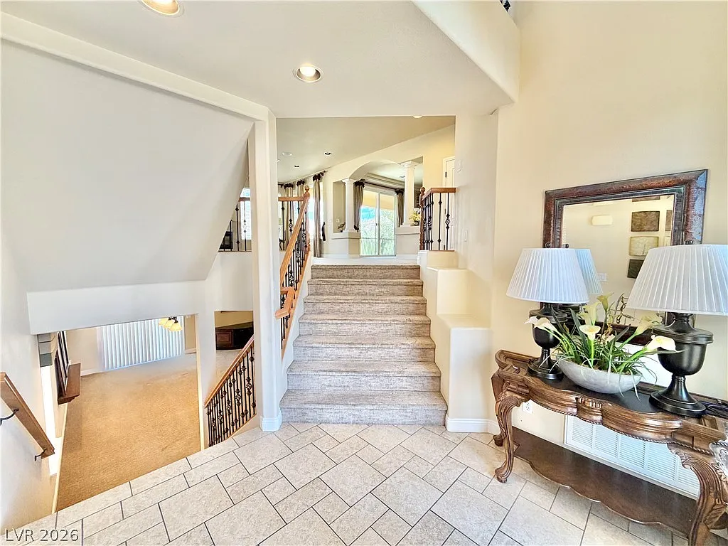 5 bed, 4.5 bath, 4522 sqft, $4,195 — Photo 2