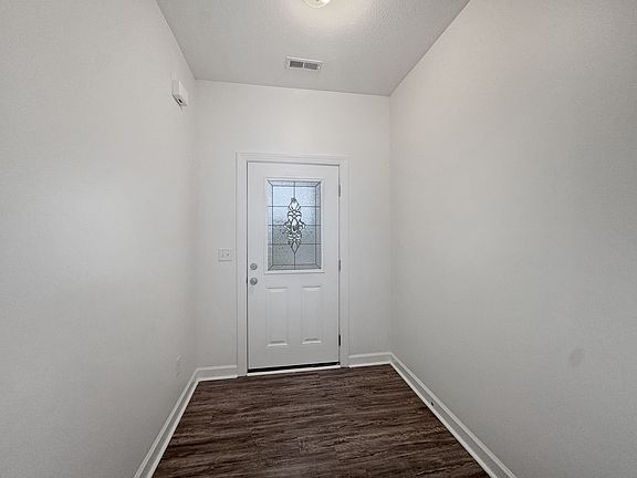 4th image of 510 Princess Anne Cir