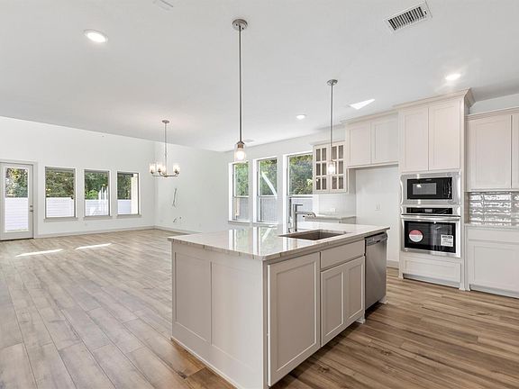 5th image of 3341 Blake Dr