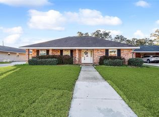 620 Adee Ln, Gretna, LA 70056