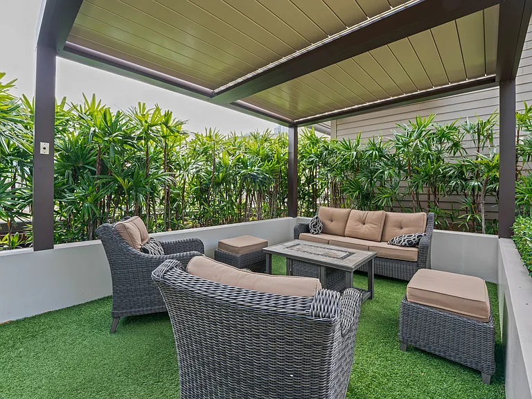 Pacifica Amenity promotes a comfortable and relaxing environment with wonderful plant life surround the Amenity Floor
