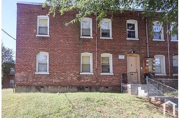 Building Photo - 3317 15th St SE #1