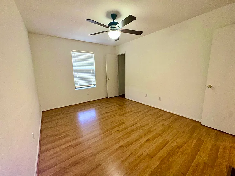 1112 Leslie Cir — Photo 8