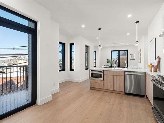 3rd image of 84 Prospect St #202