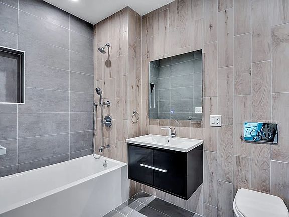 5th image of 194 Lexington Ave APT 7