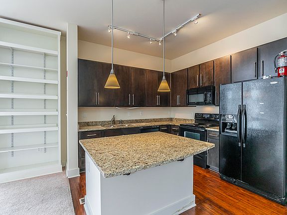 5th image of 220 Cedar St #401