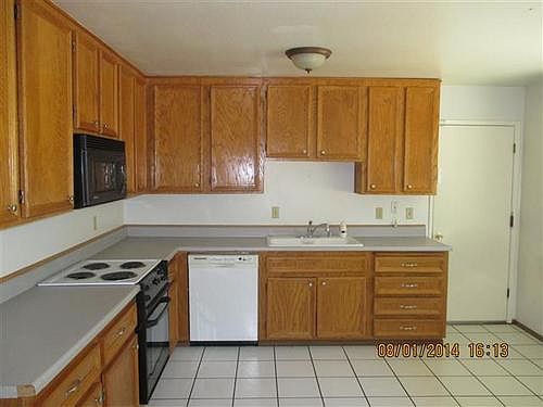 5th image of 15 Parkwood Dr