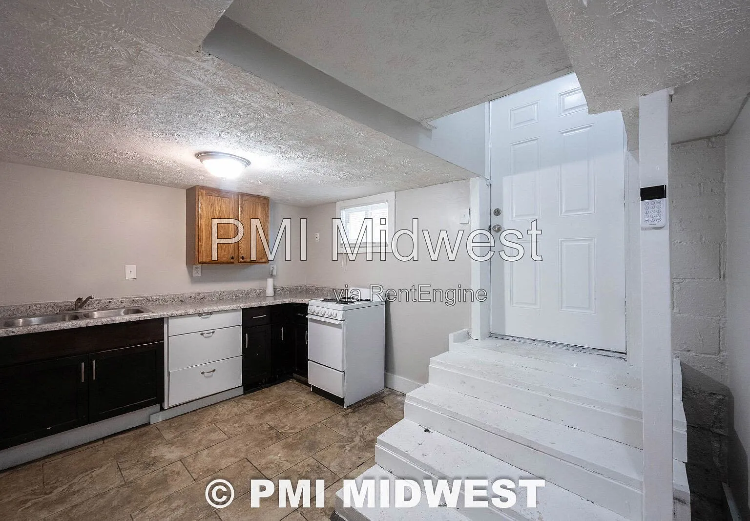 3 bed, 1.0 bath, 900 sqft, $1,029 — Photo 3