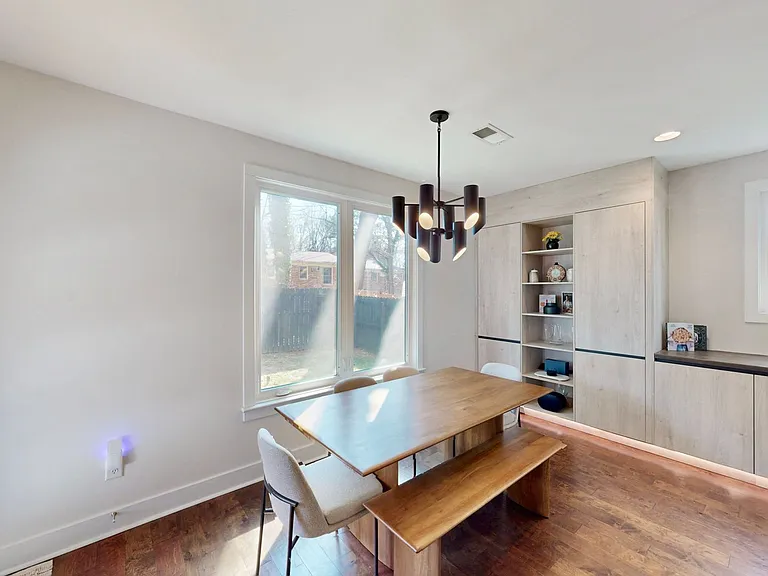 1220 Lomax Ave — Photo 24