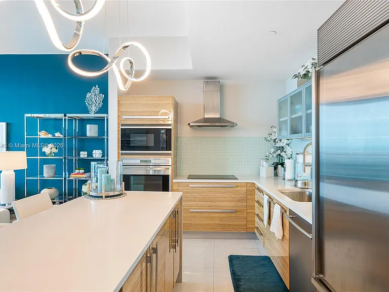 2020 N Bayshore Dr #4004 — Photo 6
