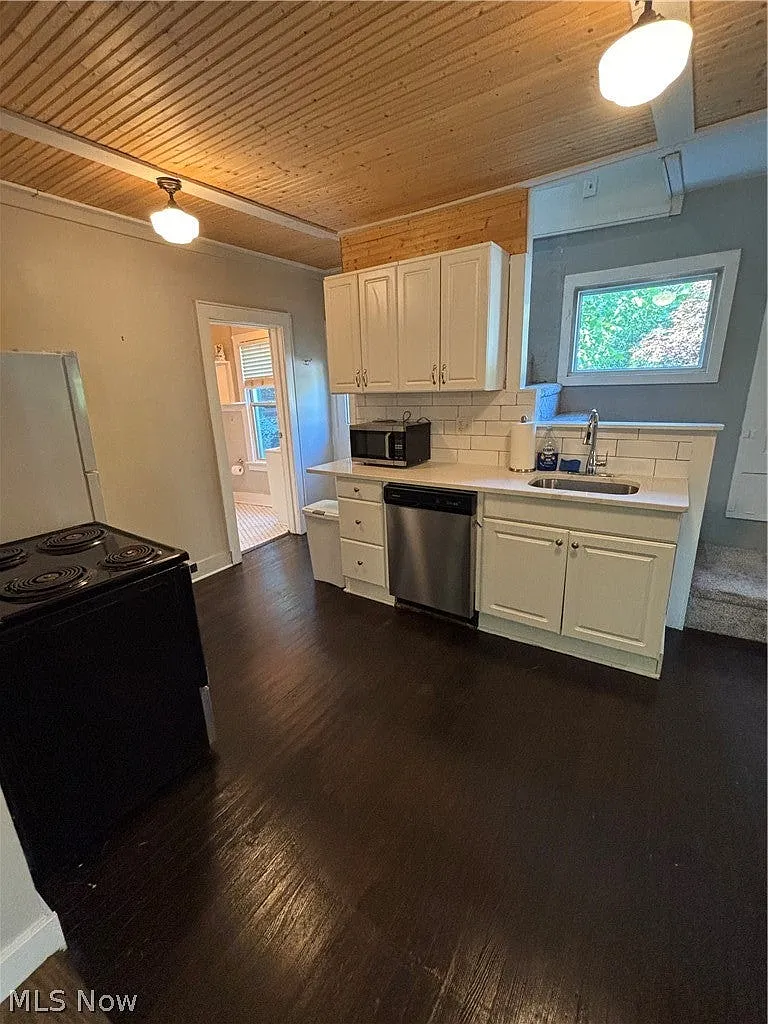 3 bed, 1146 sqft, $2,200 — Photo 4