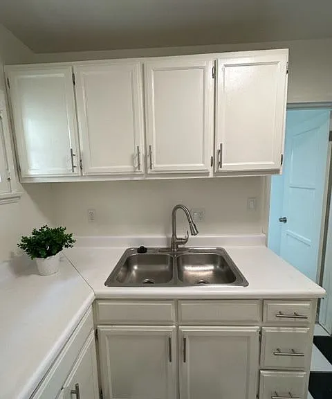 Cherokee Apartments — Photo 19