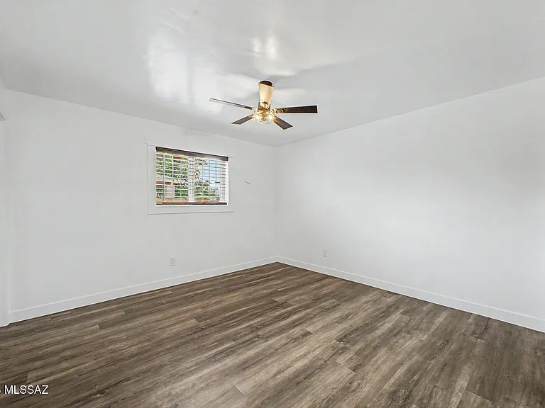 2625 W Oregon St — Photo 13